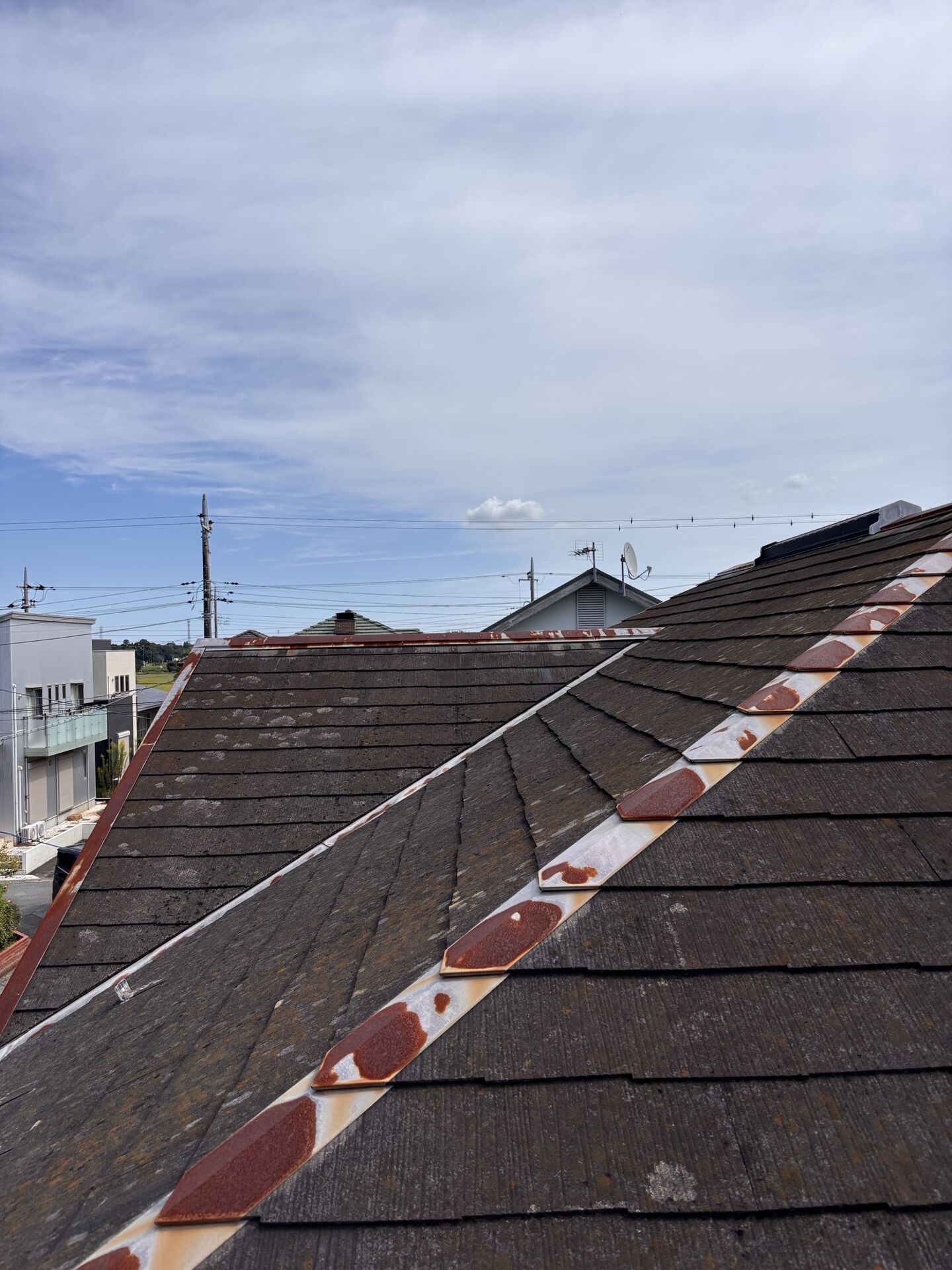 【施工事例】屋根のサビ・色あせが新築の輝きに！外壁・屋根塗装ビフォーアフター